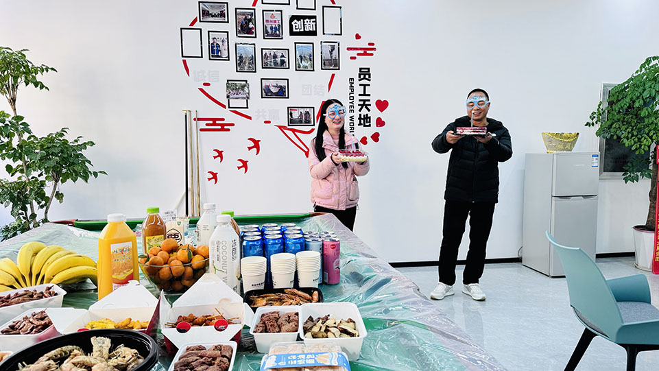 <strong>共慶生辰，攜手同行——boss與美女員工生日茶話會</strong>